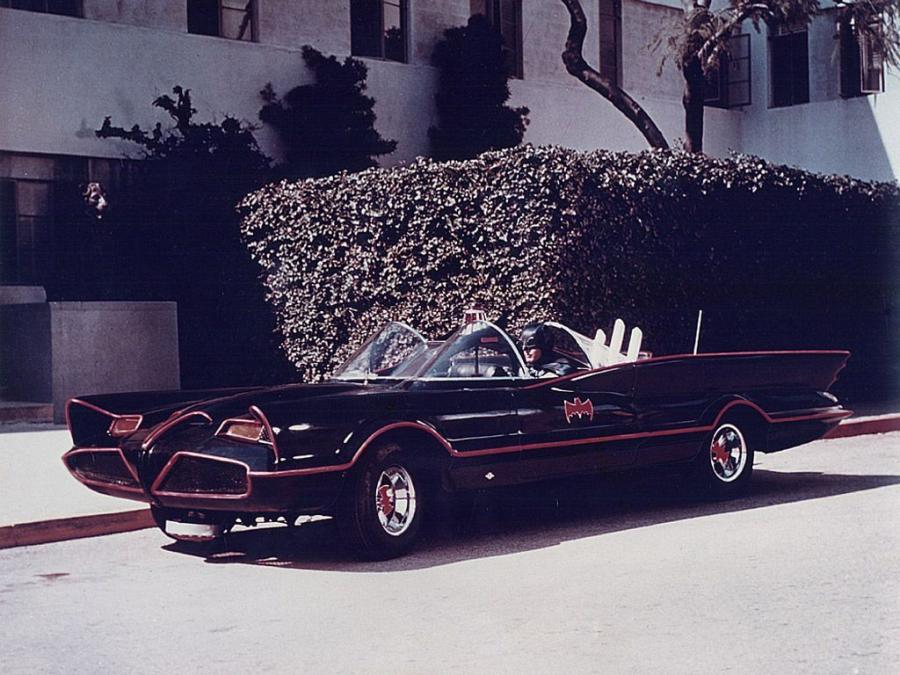  Lincoln Futura Batmobile by Barris Kustom 1966 года  (фото 5 из 19)